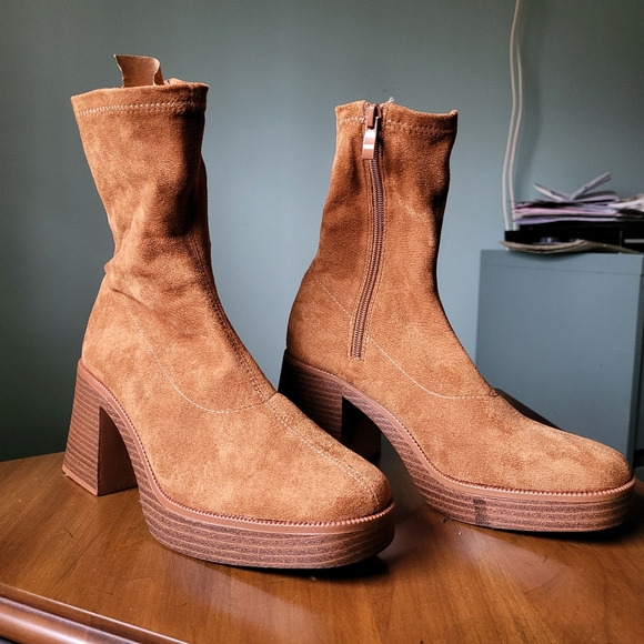 Hughez Brown Suede Platform Boots - Picture 2 of 7